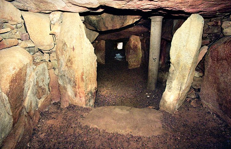 La Hougue Bie - interior