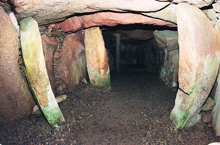 La Hougue Bie - interior