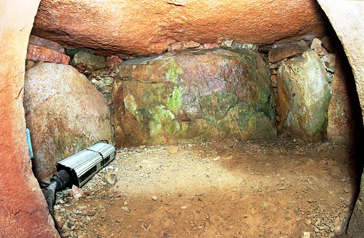 La Hougue Bie - interior