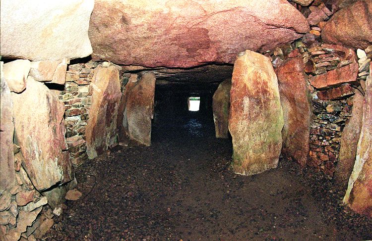 La Hougue Bie - interior